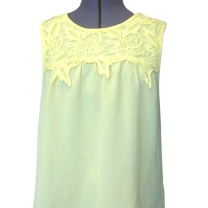 Mine sleeveless yellow tunic top. M